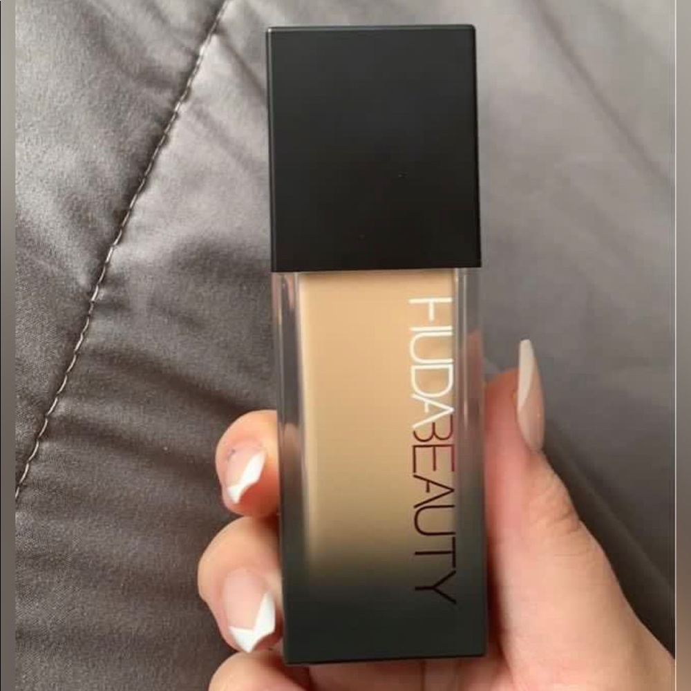 Huda beauty faux filter luminous matte foundation